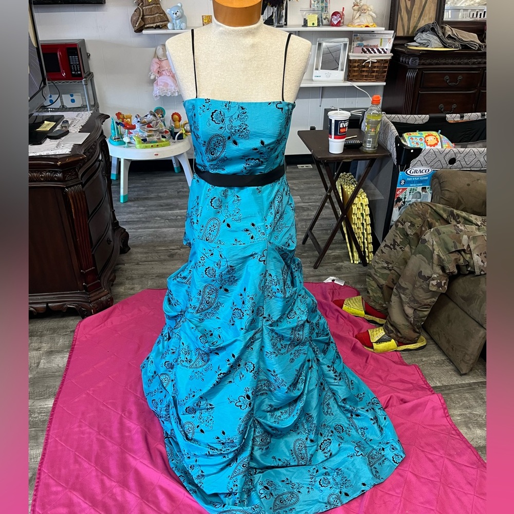 Morgan & Co size 5/6 blue and black pageant/prom dress